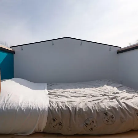 La Tete Dans Les Etoiles Bed and Breakfast *
